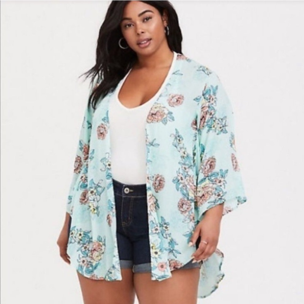 MINT GREEN FLORAL SHIRTTAIL KIMONO